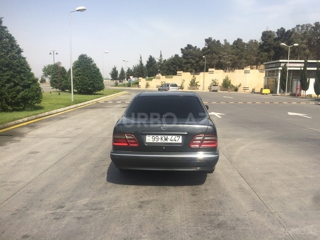 Mercedes E 270 2001, 300,000 km - 2.7 л - Bakı