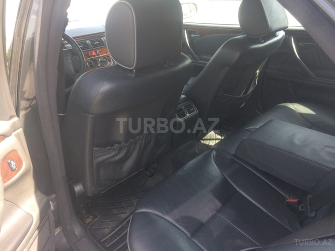 Mercedes E 270 2001, 300,000 km - 2.7 л - Bakı