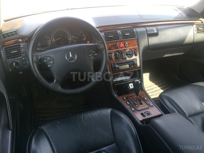 Mercedes E 270 2001, 300,000 km - 2.7 л - Bakı