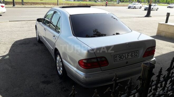 Mercedes E 280 2000, 176,000 km - 2.8 l - Bakı