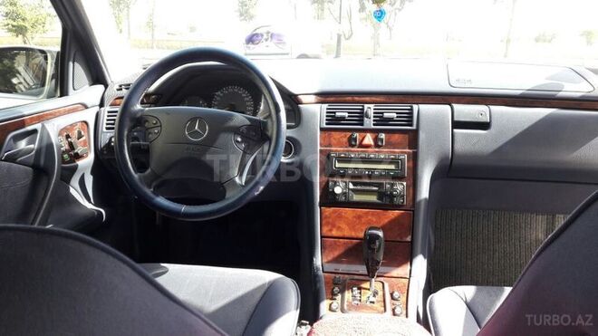 Mercedes E 280 2000, 176,000 km - 2.8 l - Bakı