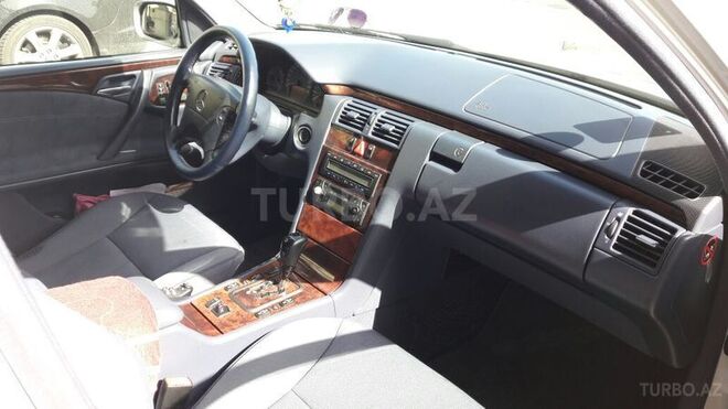 Mercedes E 280 2000, 176,000 km - 2.8 l - Bakı