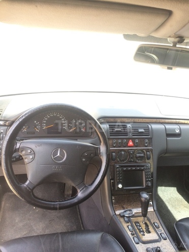 Mercedes E 220 1999, 294,000 km - 2.2 l - Bakı