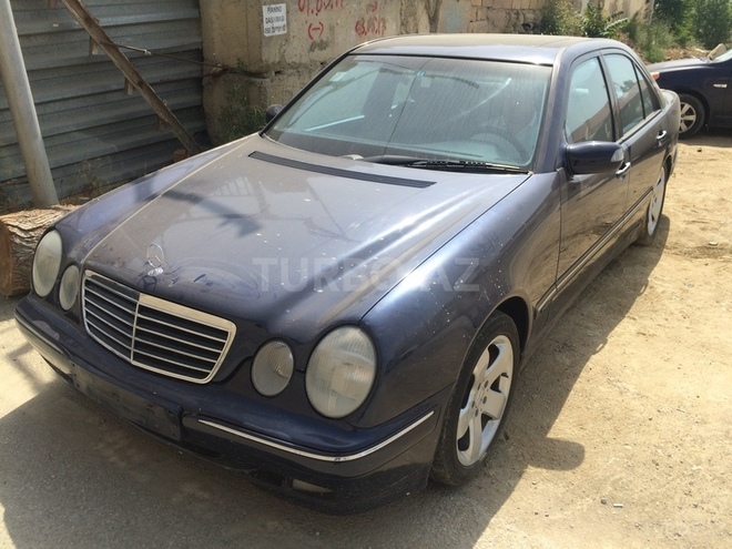 Mercedes E 220 1999, 294,000 km - 2.2 l - Bakı