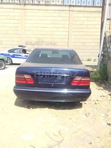 Mercedes E 220 1999, 294,000 km - 2.2 l - Bakı