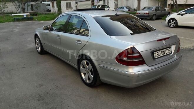 Mercedes E 220 2002, 330,000 km - 2.2 l - Bakı