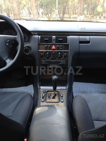 Mercedes E 240 2000, 271,577 km - 2.4 l - Sumqayıt