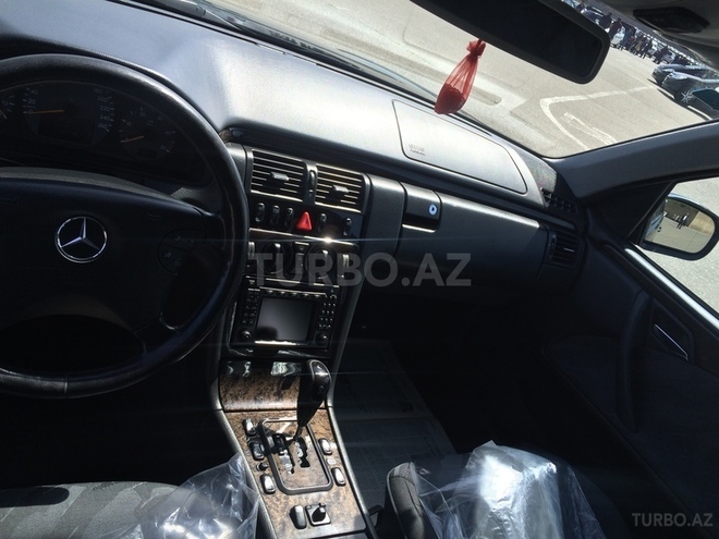 Mercedes E 270 2001, 267,000 km - 2.7 л - Bakı