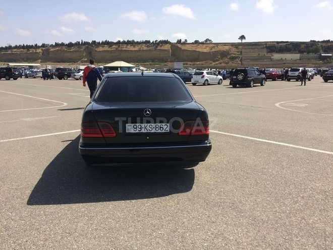 Mercedes E 270 2001, 267,000 km - 2.7 л - Bakı