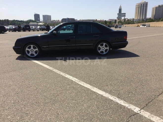Mercedes E 270 2001, 267,000 km - 2.7 л - Bakı