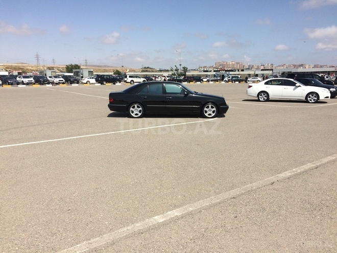 Mercedes E 270 2001, 267,000 km - 2.7 л - Bakı