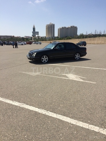 Mercedes E 270 2001, 267,000 km - 2.7 л - Bakı