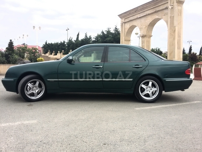 Mercedes E 240 2000, 195,899 km - 2.4 л - Bərdə