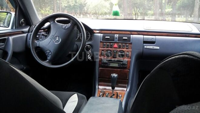 Mercedes E 240 2000, 220,320 km - 2.4 l - Bakı