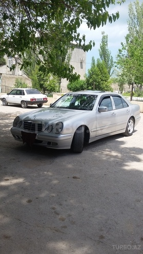 Mercedes E 240 2000, 220,320 km - 2.4 l - Bakı