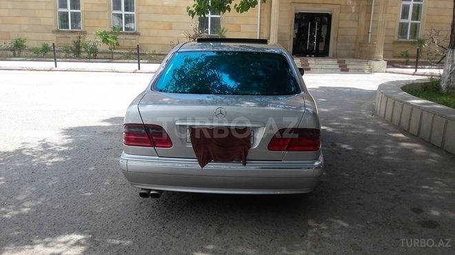 Mercedes E 240 2000, 220,320 km - 2.4 l - Bakı