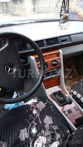 Mercedes E 220 1992, 125,654 km - 2.2 l - Masallı