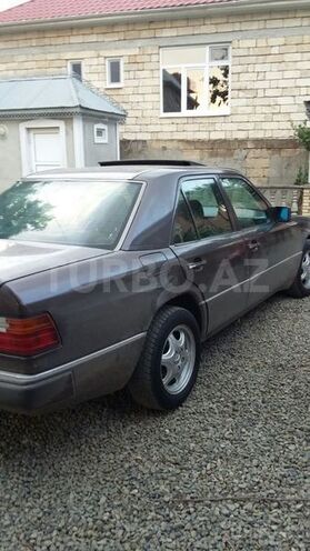 Mercedes E 220 1992, 125,654 km - 2.2 l - Masallı