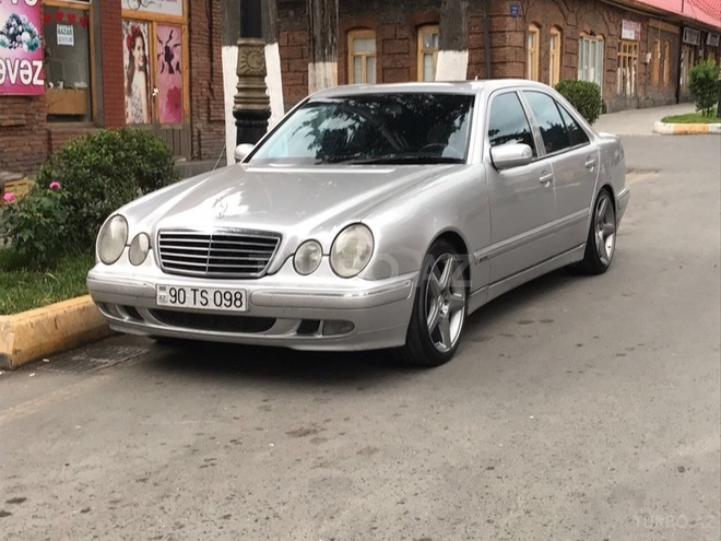 Mercedes E 270 2001, 290,000 km - 2.7 l - Bakı