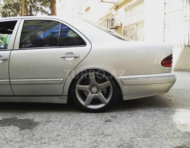 Mercedes E 270 2001, 290,000 km - 2.7 l - Bakı