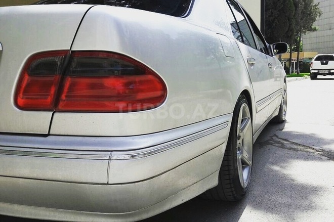 Mercedes E 270 2001, 290,000 km - 2.7 l - Bakı