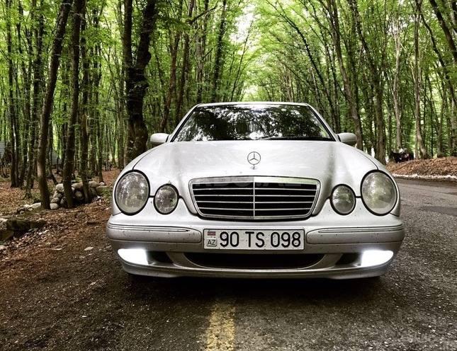 Mercedes E 270 2001, 290,000 km - 2.7 l - Bakı