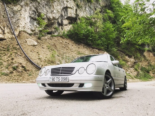 Mercedes E 270 2001, 290,000 km - 2.7 l - Bakı