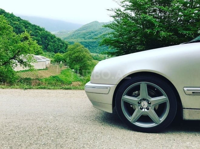 Mercedes E 270 2001, 290,000 km - 2.7 l - Bakı