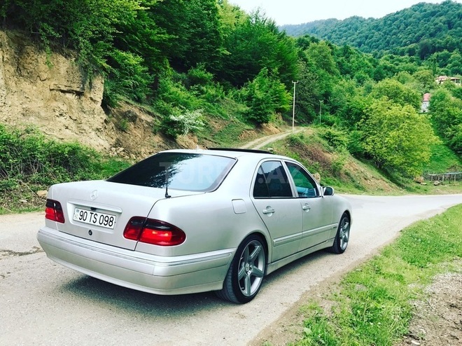 Mercedes E 270 2001, 290,000 km - 2.7 l - Bakı