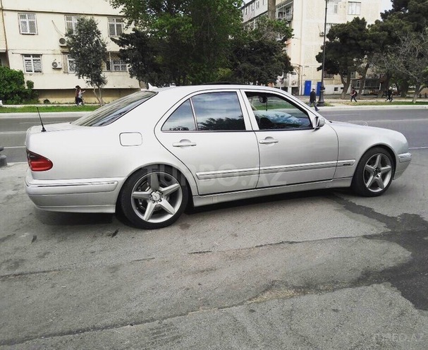 Mercedes E 270 2001, 290,000 km - 2.7 l - Bakı