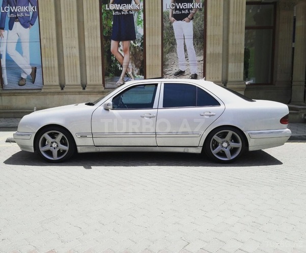 Mercedes E 270 2001, 290,000 km - 2.7 l - Bakı