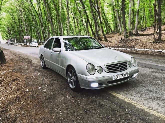 Mercedes E 270 2001, 290,000 km - 2.7 l - Bakı