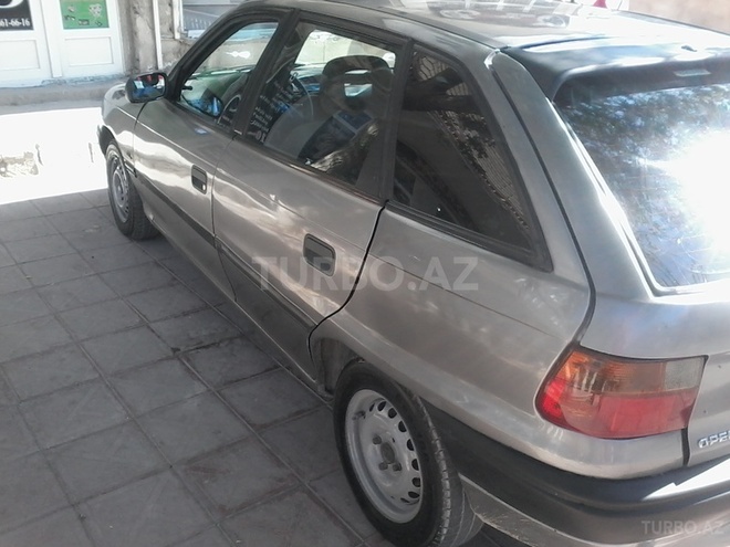 Opel Astra 1993, 300,000 km - 1.4 l - Bakı