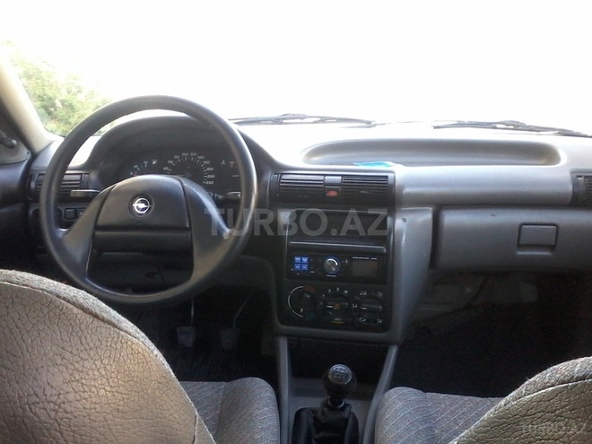 Opel Astra 1993, 300,000 km - 1.4 l - Bakı
