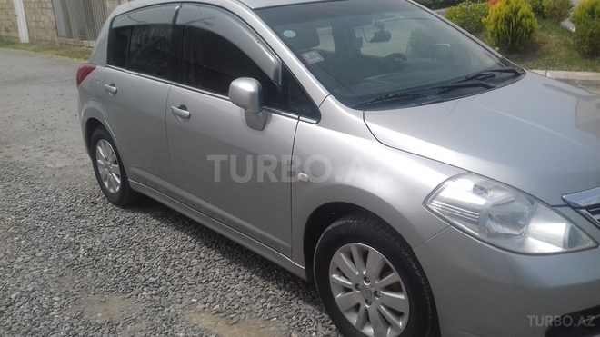 Nissan Tiida 2004, 180,000 km - 1.6 л - Bakı