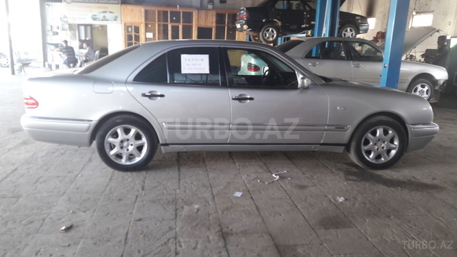 Mercedes E 220 1998, 350,000 km - 2.2 l - Masallı
