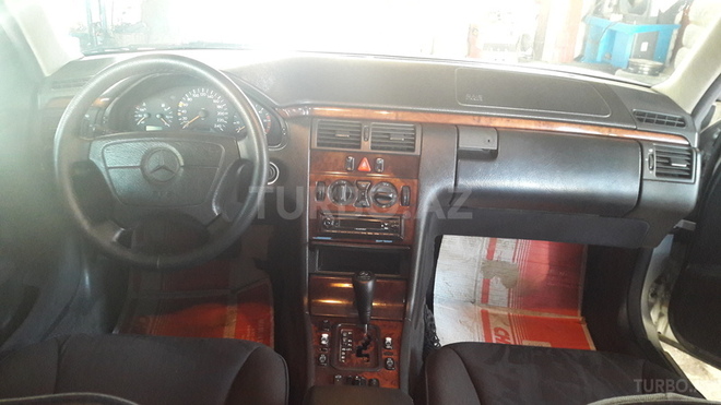 Mercedes E 220 1998, 350,000 km - 2.2 l - Masallı