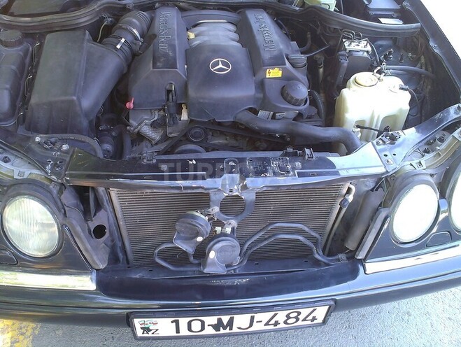 Mercedes E 240 1999, 220,000 km - 2.4 л - Mingəçevir