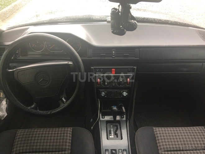 Mercedes E 220 1995, 340,000 km - 2.2 l - Bakı
