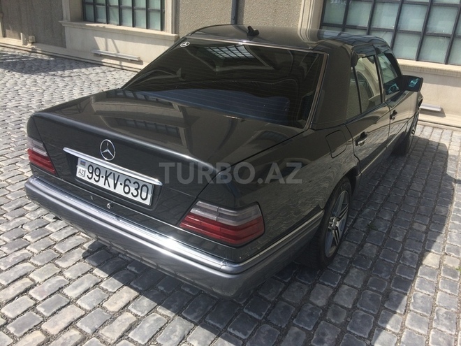 Mercedes E 220 1995, 340,000 km - 2.2 l - Bakı