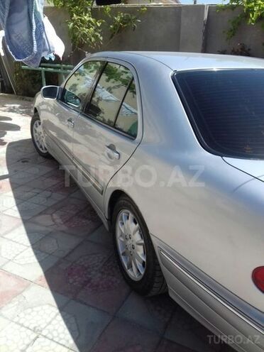 Mercedes E 220 2000, 320,000 km - 2.2 l - Bakı
