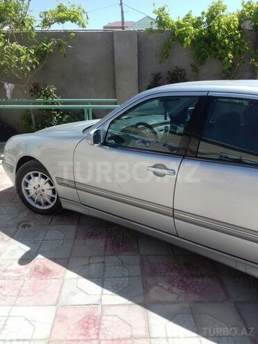 Mercedes E 220 2000, 320,000 km - 2.2 l - Bakı