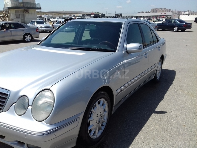 Mercedes E 240 2000, 215,000 km - 2.4 l - Bakı