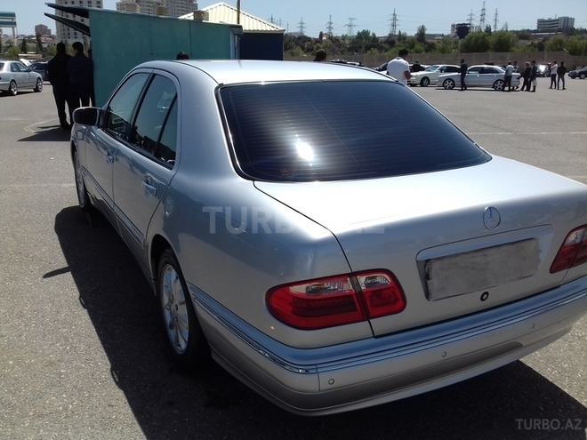 Mercedes E 240 2000, 215,000 km - 2.4 l - Bakı