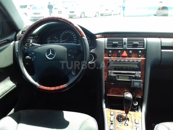 Mercedes E 240 2000, 215,000 km - 2.4 l - Bakı