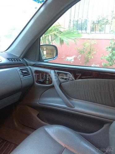 Mercedes E 240 2000, 204,000 km - 2.6 l - Bakı