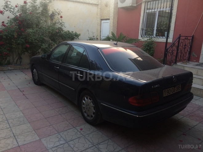 Mercedes E 240 2000, 204,000 km - 2.6 l - Bakı