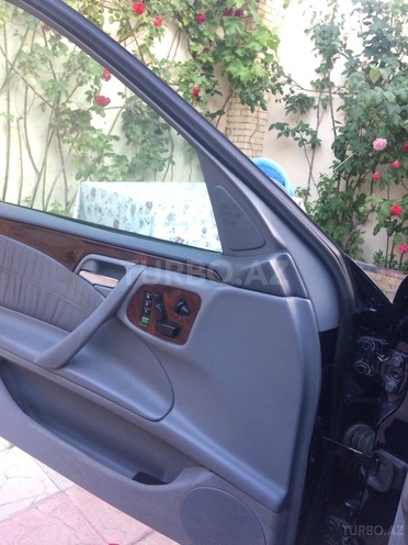Mercedes E 240 2000, 204,000 km - 2.6 l - Bakı