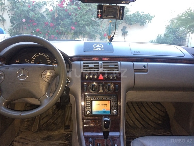 Mercedes E 240 2000, 204,000 km - 2.6 l - Bakı