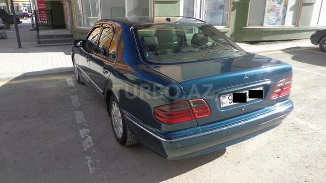 Mercedes E 220 2001, 170,000 km - 2.2 l - Bakı
